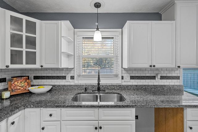 823 Oak Hurst Drive, Hopkinsville, KY 42240