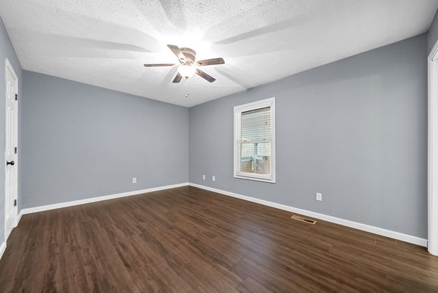 823 Oak Hurst Drive, Hopkinsville, KY 42240