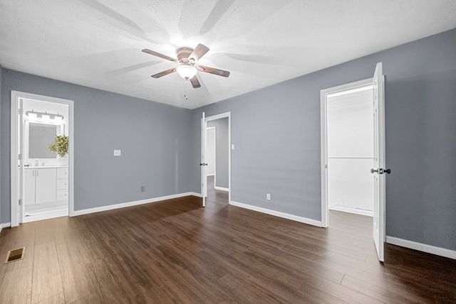 823 Oak Hurst Drive, Hopkinsville, KY 42240