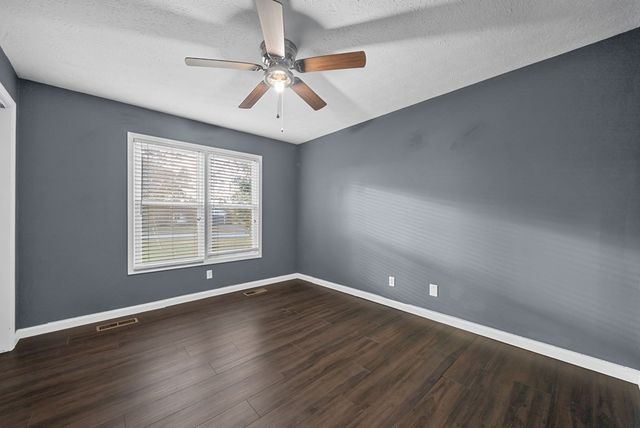 823 Oak Hurst Drive, Hopkinsville, KY 42240