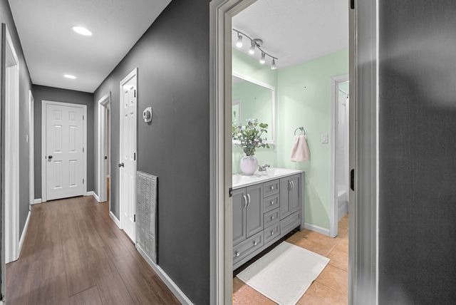 823 Oak Hurst Drive, Hopkinsville, KY 42240