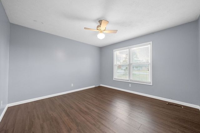 823 Oak Hurst Drive, Hopkinsville, KY 42240