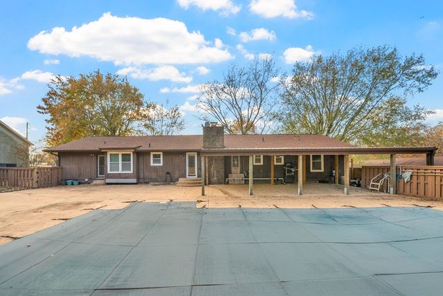 823 Oak Hurst Drive, Hopkinsville, KY 42240