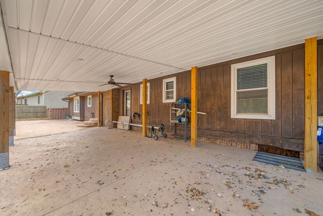 823 Oak Hurst Drive, Hopkinsville, KY 42240