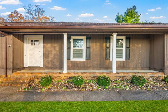 823 Oak Hurst Drive, Hopkinsville, KY 42240