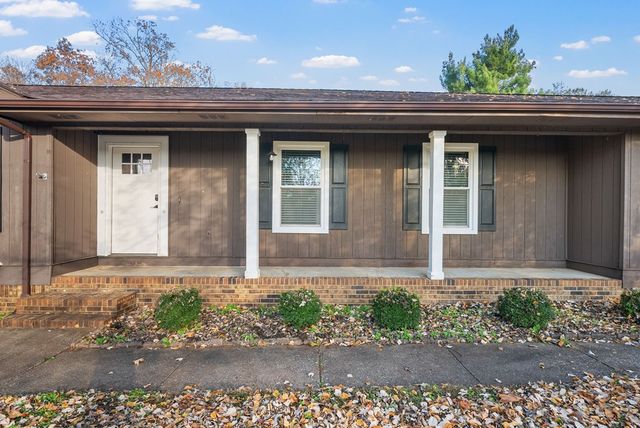 823 Oak Hurst Drive, Hopkinsville, KY 42240