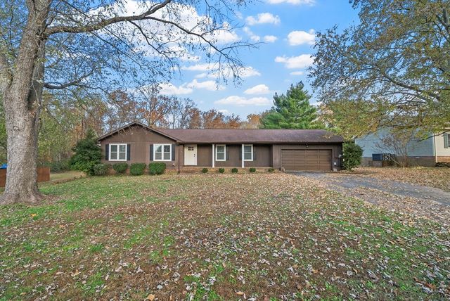 823 Oak Hurst Drive, Hopkinsville, KY 42240