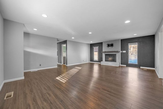 823 Oak Hurst Drive, Hopkinsville, KY 42240