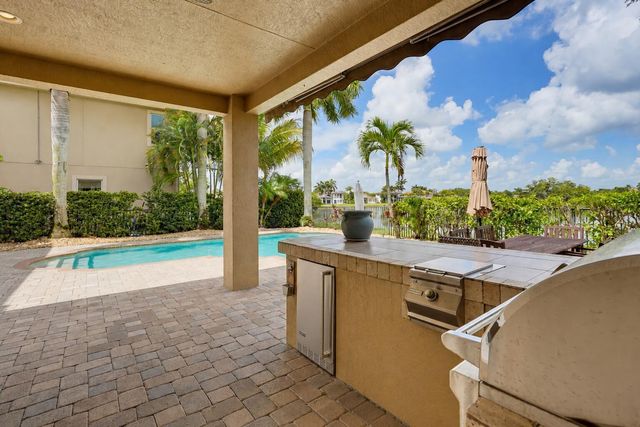 731 Edgebrook Lane, Royal Palm Beach, FL 33411
