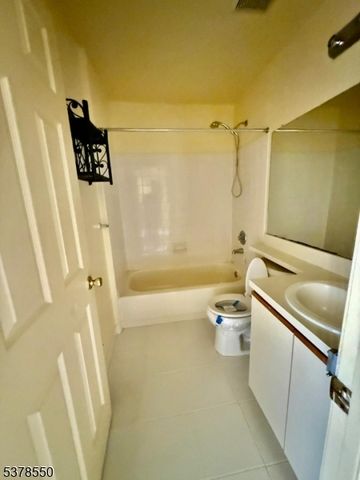 49 Wickliffe St, Newark City, NJ 07103
