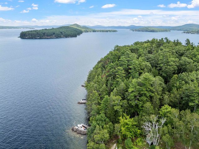 4 Diamond Island, Gilford, NH 03249