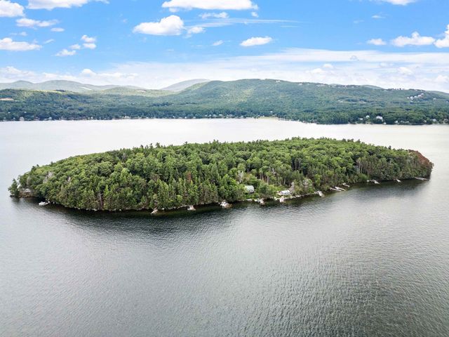 4 Diamond Island, Gilford, NH 03249