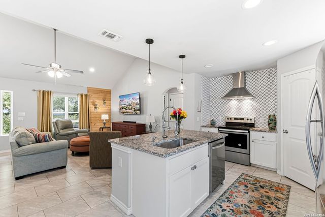 1141 High Point Ln, Spring Branch, TX 78070