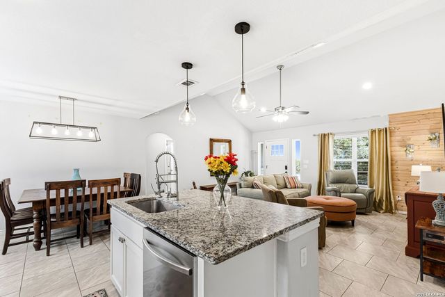 1141 High Point Ln, Spring Branch, TX 78070