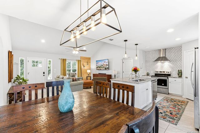 1141 High Point Ln, Spring Branch, TX 78070