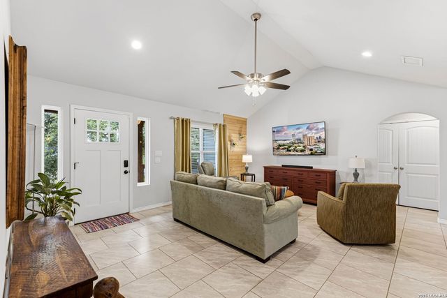 1141 High Point Ln, Spring Branch, TX 78070