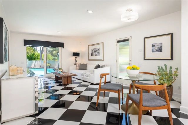 15514 High Knoll Road, Encino, CA 91436