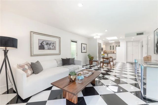 15514 High Knoll Road, Encino, CA 91436