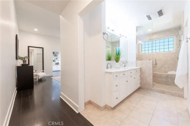 15514 High Knoll Road, Encino, CA 91436