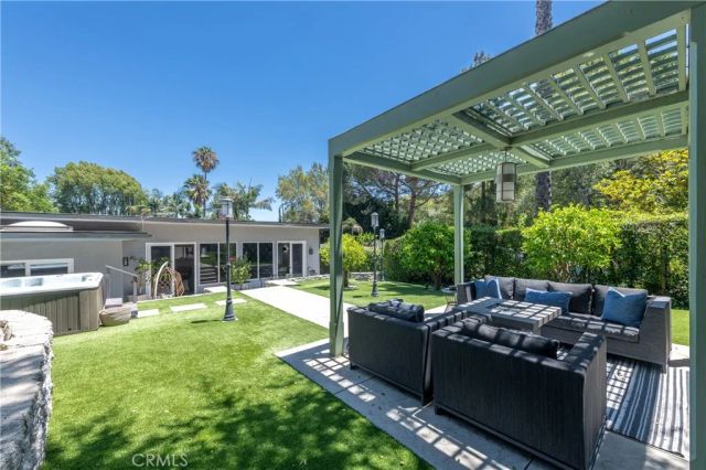 15514 High Knoll Road, Encino, CA 91436