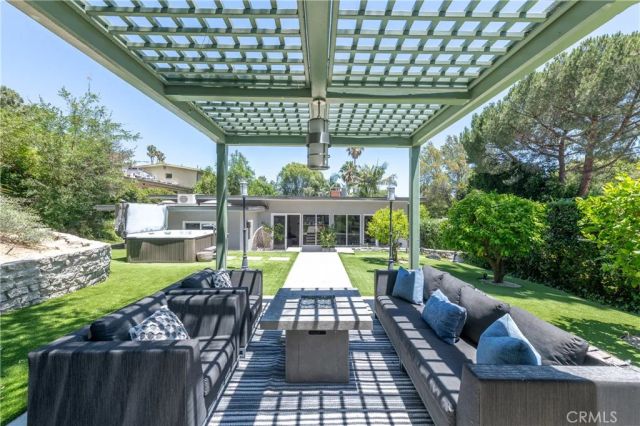 15514 High Knoll Road, Encino, CA 91436