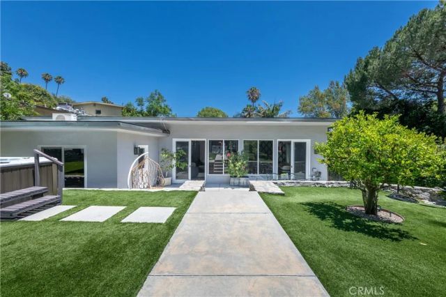 15514 High Knoll Road, Encino, CA 91436