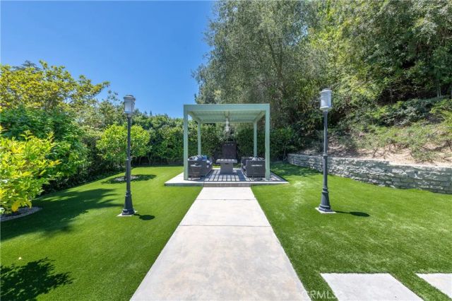 15514 High Knoll Road, Encino, CA 91436