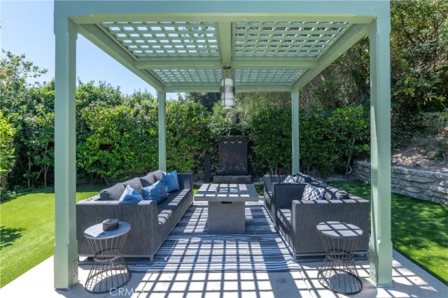 15514 High Knoll Road, Encino, CA 91436