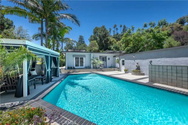 15514 High Knoll Road, Encino, CA 91436