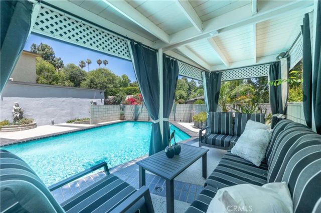 15514 High Knoll Road, Encino, CA 91436