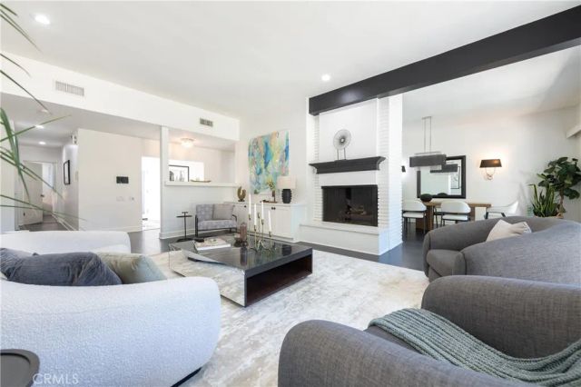 15514 High Knoll Road, Encino, CA 91436