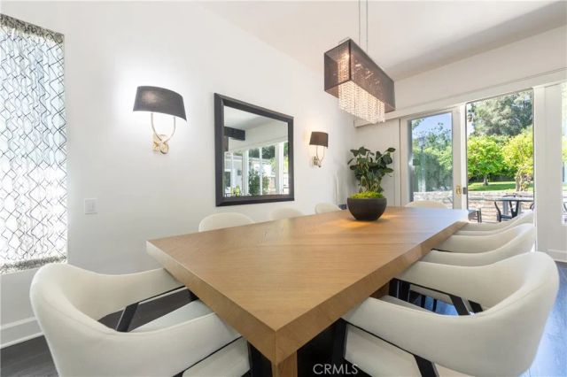 15514 High Knoll Road, Encino, CA 91436