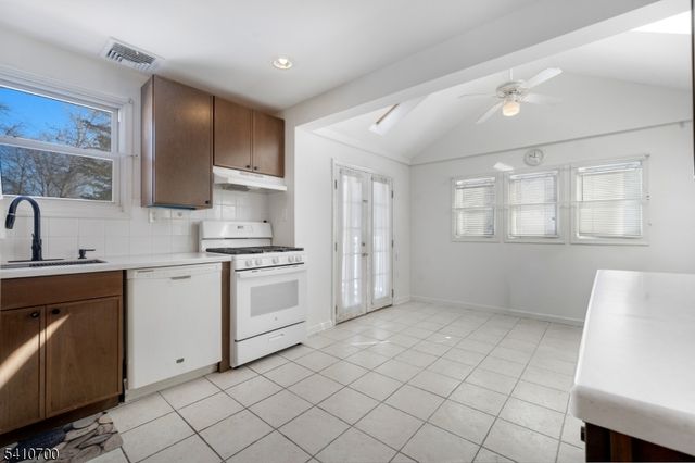 492 Eagle Rock Ave, Roseland Boro, NJ 07068