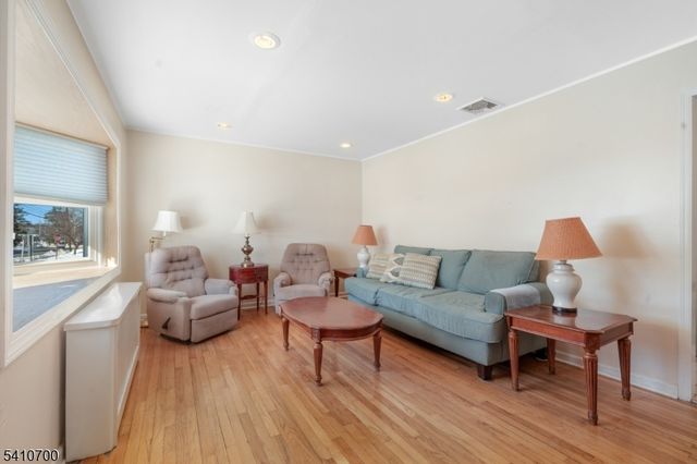 492 Eagle Rock Ave, Roseland Boro, NJ 07068