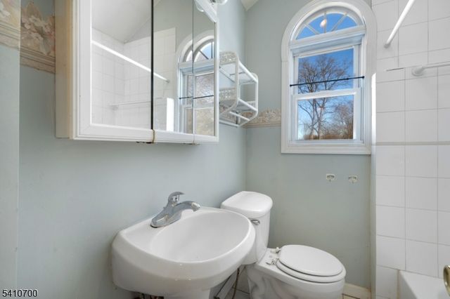 492 Eagle Rock Ave, Roseland Boro, NJ 07068