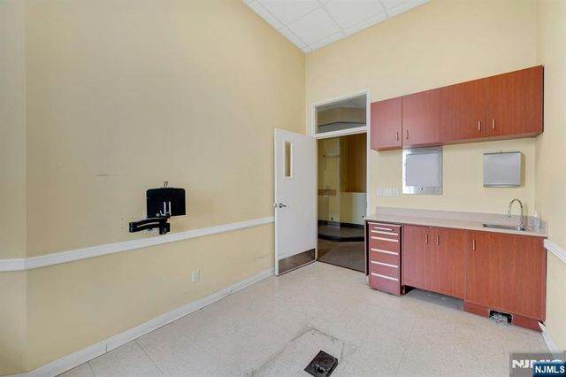 1530 Palisades Avenue Lobby Level, Fort Lee, NJ 07024