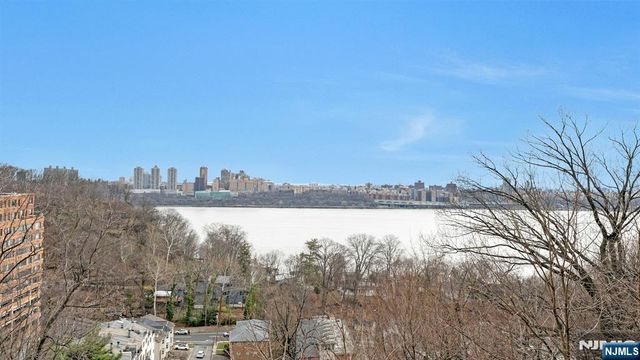 1530 Palisades Avenue Lobby Level, Fort Lee, NJ 07024