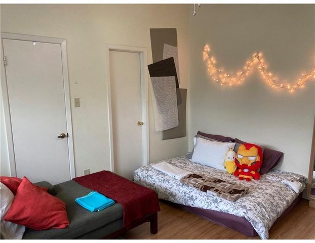 806 W 24th ST 324, Austin, TX 78705