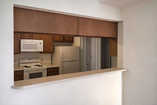 806 W 24th ST 324, Austin, TX 78705