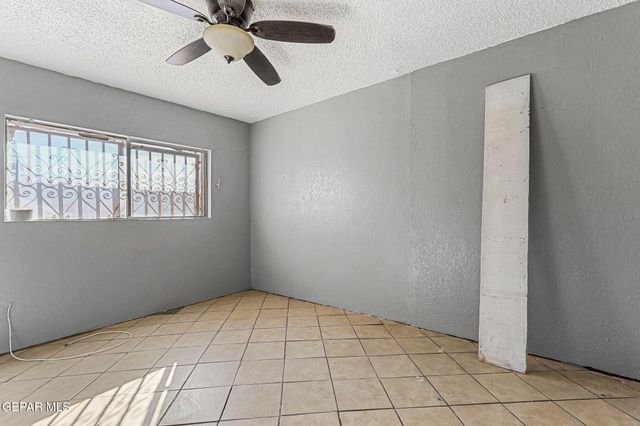 148 CHAMPIE Lane, El Paso, TX 79915