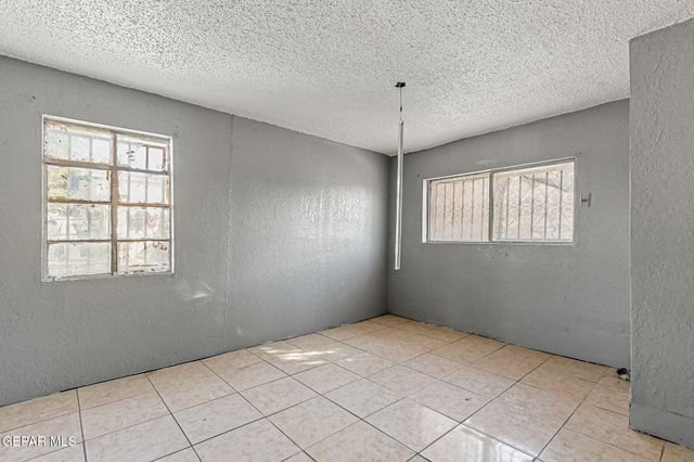 148 CHAMPIE Lane, El Paso, TX 79915