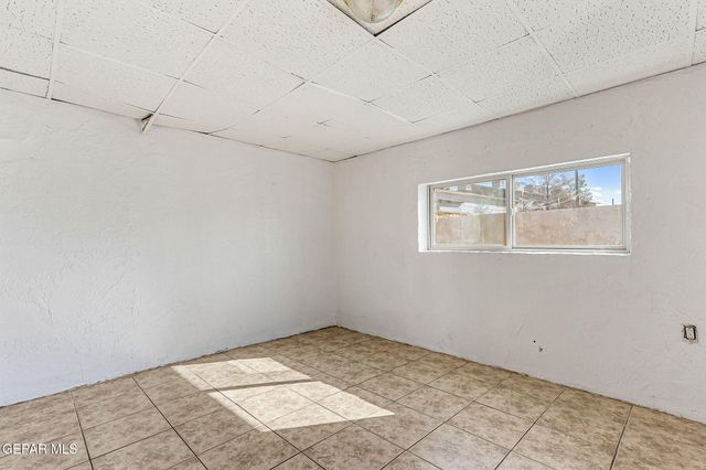 148 CHAMPIE Lane, El Paso, TX 79915