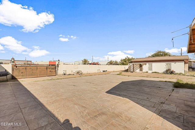 148 CHAMPIE Lane, El Paso, TX 79915