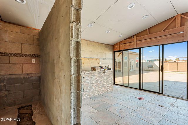 148 CHAMPIE Lane, El Paso, TX 79915