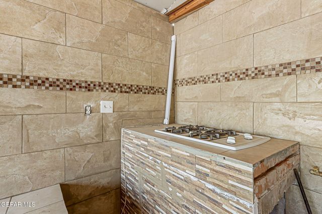 148 CHAMPIE Lane, El Paso, TX 79915