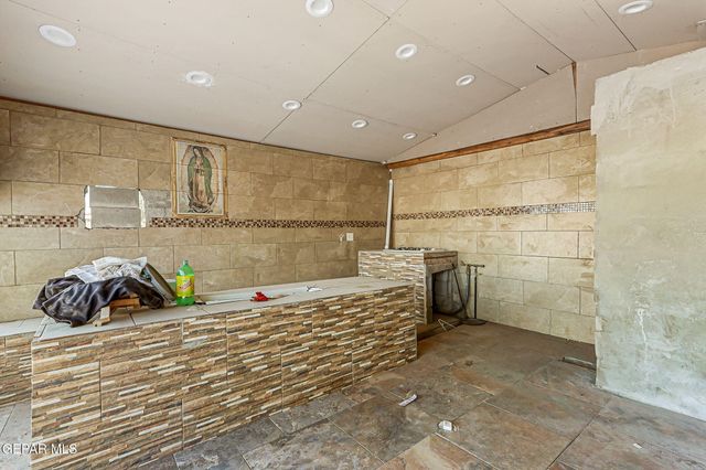 148 CHAMPIE Lane, El Paso, TX 79915