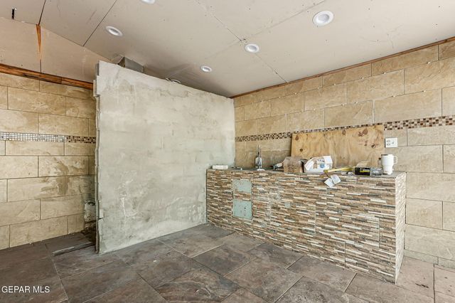 148 CHAMPIE Lane, El Paso, TX 79915