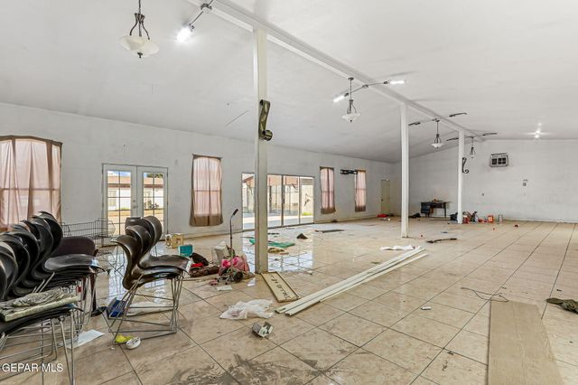 148 CHAMPIE Lane, El Paso, TX 79915