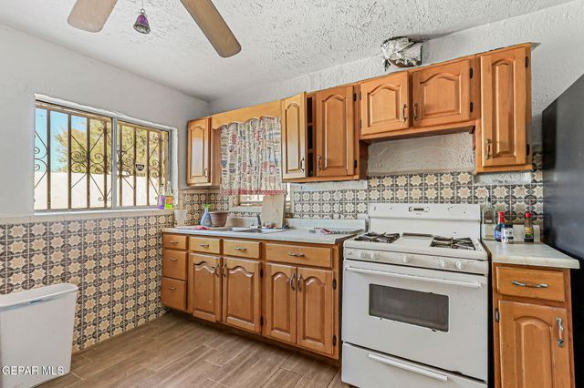 148 CHAMPIE Lane, El Paso, TX 79915