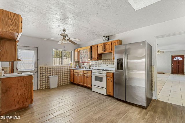 148 CHAMPIE Lane, El Paso, TX 79915